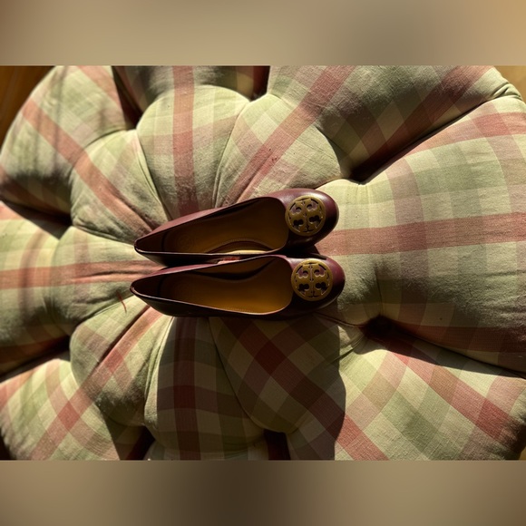 TORY BURCH JANEY 50 MM GOLD LOGO  PUMP HEEL RED AGATE 606 LEATHER  Sz 5 - Picture 4 of 6